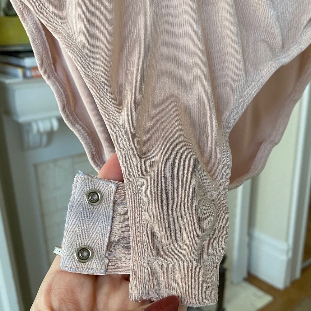 ASTR Emery Ruched Bodysuit - Picture 4 of 6